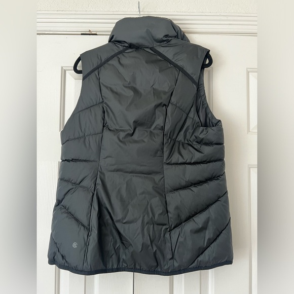 Lightweight Puffer Vest perfect for keeping warm on your outdoor adventures! - Picture 4 of 7